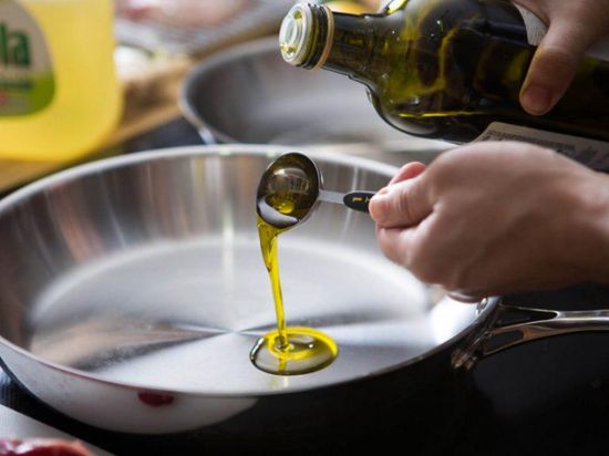 دراسة توضح مدى تأثر تسخين زيت الزيتون على الصحة