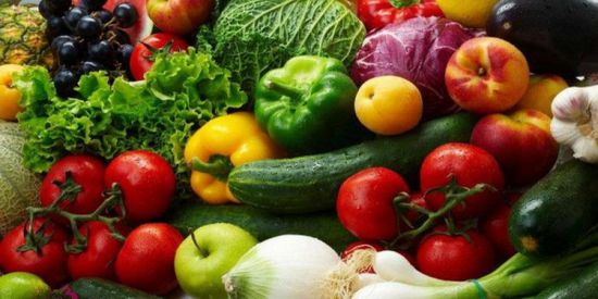 استقرار أسعار الخضروات والفواكه بأسواق عدن اليوم الأربعاء