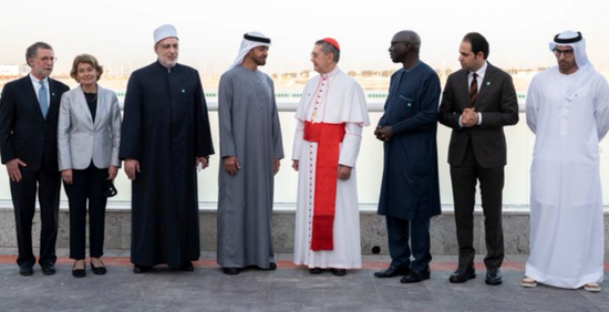 محمد بن زايد يستقبل أعضاء اللجنة العليا للأخوة الإنسانية