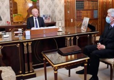 قيس سعيد يثني على دور القوات المسلحة في الحفاظ على تونس