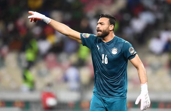 "أبو جبل" يشارك في التدريبات الجماعية لـ"الفراعنة"