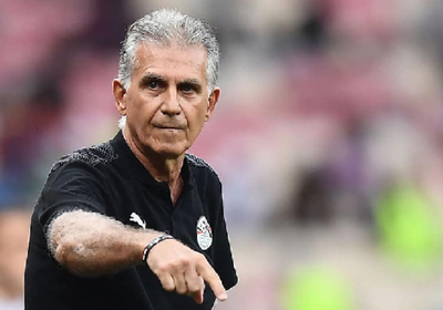 ضربة لمنتخب مصر قبل موقعة السنغال.. إيقاف كيروش مباراتين