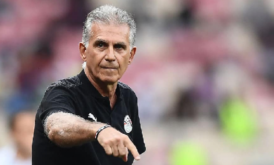 ضربة لمنتخب مصر قبل موقعة السنغال.. إيقاف كيروش مباراتين