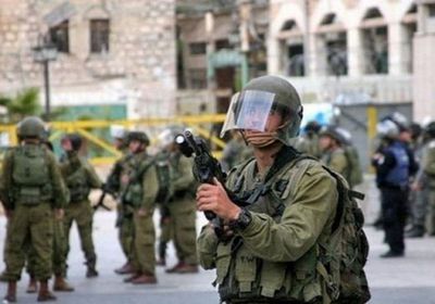 الاحتلال يستهدف بنيران رشاشاته أراضي المزارعين بخان يونس