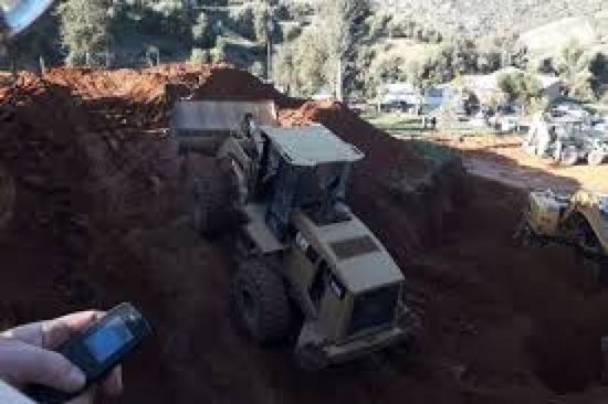 3 أمتار تفصل فرق الإنقاذ عن ريان والطفل على قيد الحياة