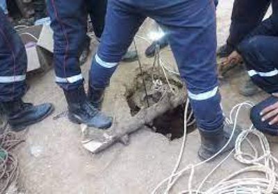 المغرب.. دخول 3 رجال إنقاذ لإخراج الطفل ريان العالق في البئر