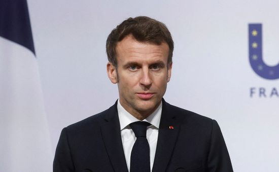 فرنسا.. ماكرون يحتفظ بالصدارة في استطلاعات الرأي