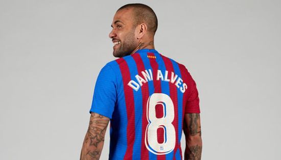 بعد طرده في قمة أتليتكو وبرشلونة.. ما هي العقوبة المنتظرة لـ ألفيس؟