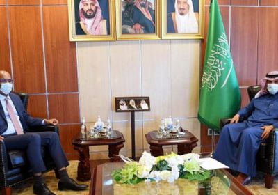 آل جابر وديريك يناقشان تداعيات الرفض الحوثي لوقف النار