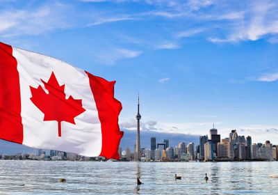 محتجون يغلقون جسر "إمباسدور" في كندا