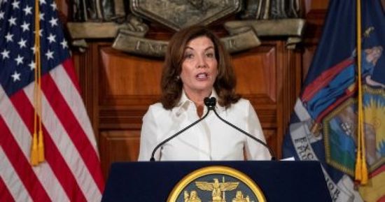 نيويورك: رفع قيود ارتداء الماسكات في الأماكن المغلقة