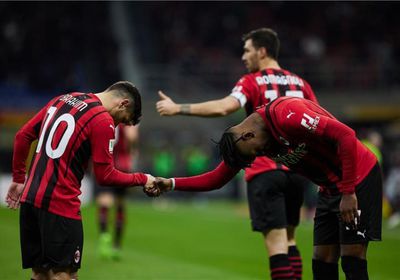 ميلان يتأهل لقبل نهائي كأس إيطاليا برباعية في لاتسيو