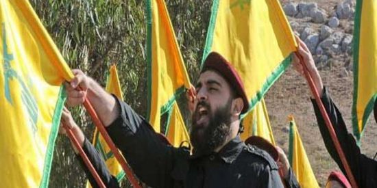 بينها اليمن.. عكاظ: حزب الله متورط في 4 دول