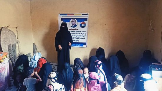 "انتقالي أبين" يدعم جمعية بحزمة مساعدات