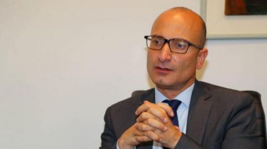 السفير الفرنسي: الهجمات الحوثية البربرية يجب أن تتوقف