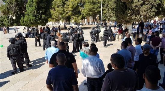 إسرائيل تعتقل شابين فلسطينيين خلال توجههم للصلاة في الأقصى