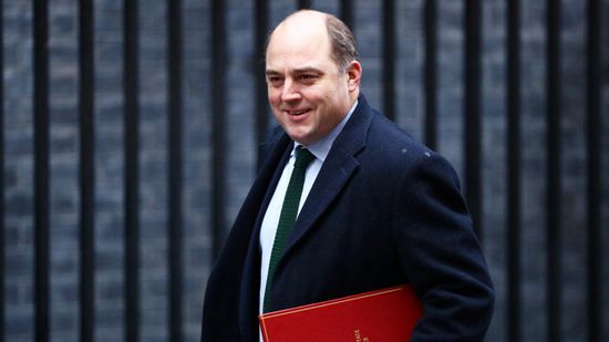 لبحث الملف الأوكراني.. وزير دفاع بريطانيا يصل لروسيا 