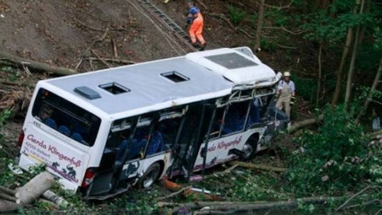 بيرو: مصرع 22 شخصا في حادث سقوط حافلة