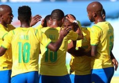 صن داونز يتفوق على الهلال بهدف في الشوط الأول