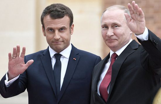 ماكرون يدعو بوتين إلى عدم التصعيد بشأن الأزمة الأوكرانية