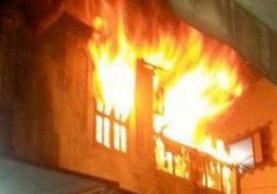 اشتعال النيران بمستودع في الشيخ عثمان