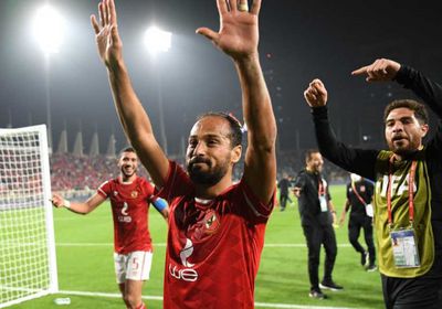 نجم الأهلي المصري يعلن اعتزاله كرة القدم