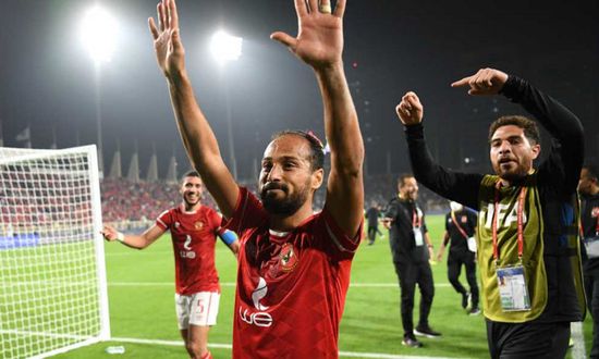 نجم الأهلي المصري يعلن اعتزاله كرة القدم