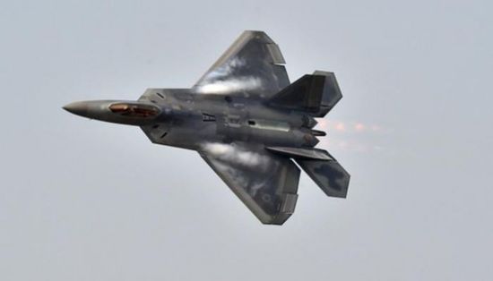 وصول مقاتلات شبحية إلى الإمارات لقنص مسيرات الحوثي