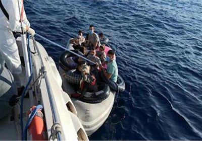 الجيش الموريتاني ينقذ 5 بحارة بعد انقلاب قاربهم