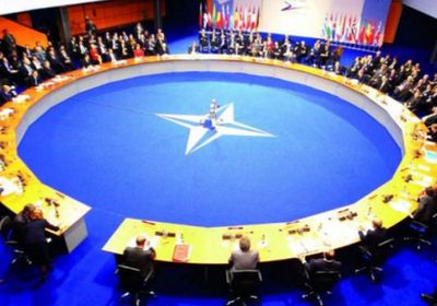 أوكرانيا.. دبلوماسي يتراجع عن إعادة النظر في الانضمام لحلف "الناتو"