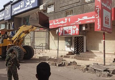 مأمور المنصورة يحذر المتعدين على المساحات العامة