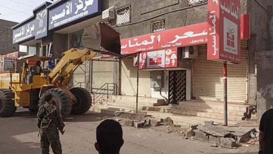 مأمور المنصورة يحذر المتعدين على المساحات العامة