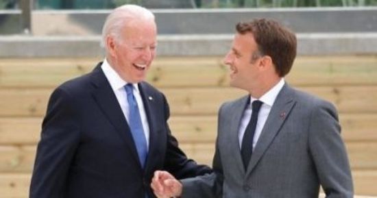 ماكرون وبايدن يبحثان صحة بدء انسحاب روسيا من حدود أوكرانيا