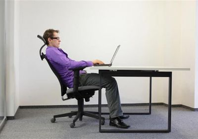 دراسة تكشف ضرر الجلوس على كرسي لفترة طويلة