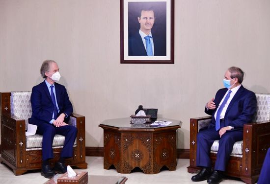 المقداد يبحث الأزمة السورية مع المبعوث الأممي لسوريا