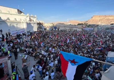 اعتقالات واعتداءات ورصاص.. جرائم "العسكرية الأولى" بمليونية سيئون