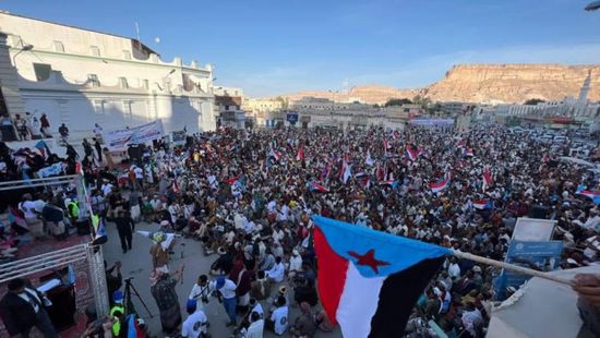 اعتقالات واعتداءات ورصاص.. جرائم "العسكرية الأولى" بمليونية سيئون