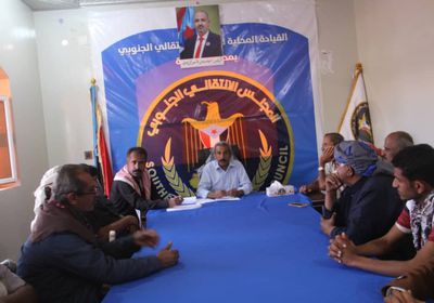 "انتقالي عتق" يحذر من الشائعات وزرع المناطقية