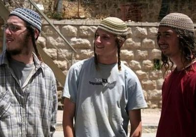 فلسطين.. مستوطنون وطلاب معاهد توراتية يقتحمون الأقصى