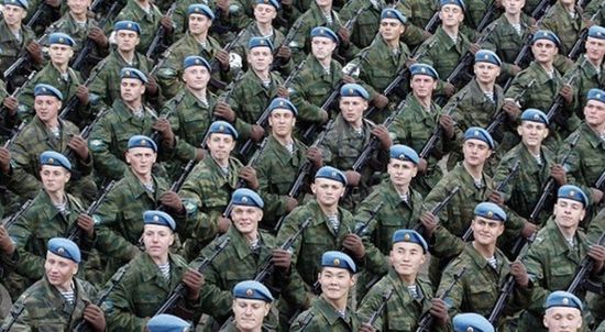 روسيا تنشر 190 ألف من قواتها على الحدود مع أوكرانيا