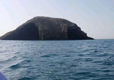 الأمواج تبتلع شابا بجزيرة الجحب في عدن