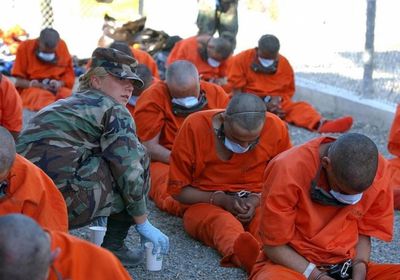 تمهيدا لإغلاقه.. أمريكا تدرس إطلاق سراح نصف سجناء جوانتانامو