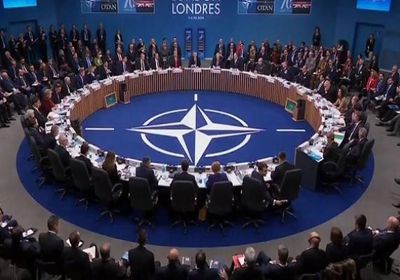 الناتو يعلن سحب جميع موظفيه من كييف