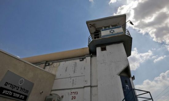 الأسرى الفلسطينيون يُواصلون التصعيد في ساحات السجون الإسرائيلية