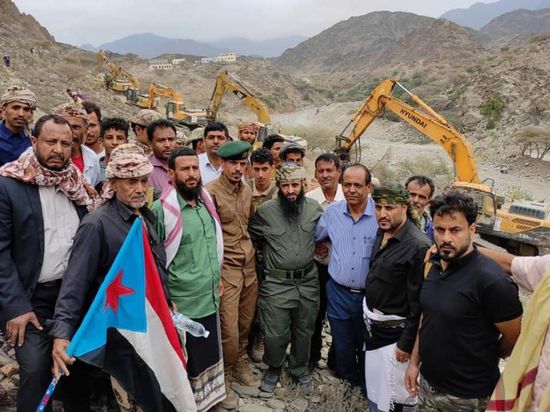 بدء مشروع طريق الشهيد أبواليمامة في يهر يافع