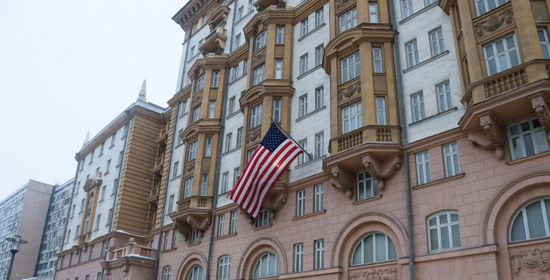 السفارة الأمريكية في روسيا تدعو رعاياها للاستعداد بخططهم الخاصة للإجلاء