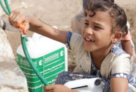 إمداد مخيمات نازحي الخوخة بـ 734 ألف لتر مياه