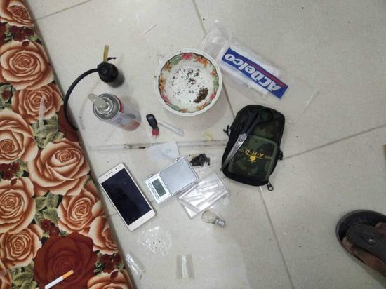 الإيقاع بمروجي مخدرات متلبسين في روكب