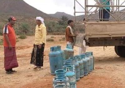 "خليفة الإنسانية" تمد مناطق سقطرى بالغاز المنزلي