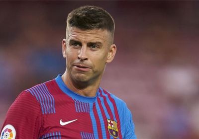 برشلونة يستعيد "بيكيه" أمام موقعة نابولي في الدوري الأوروبي